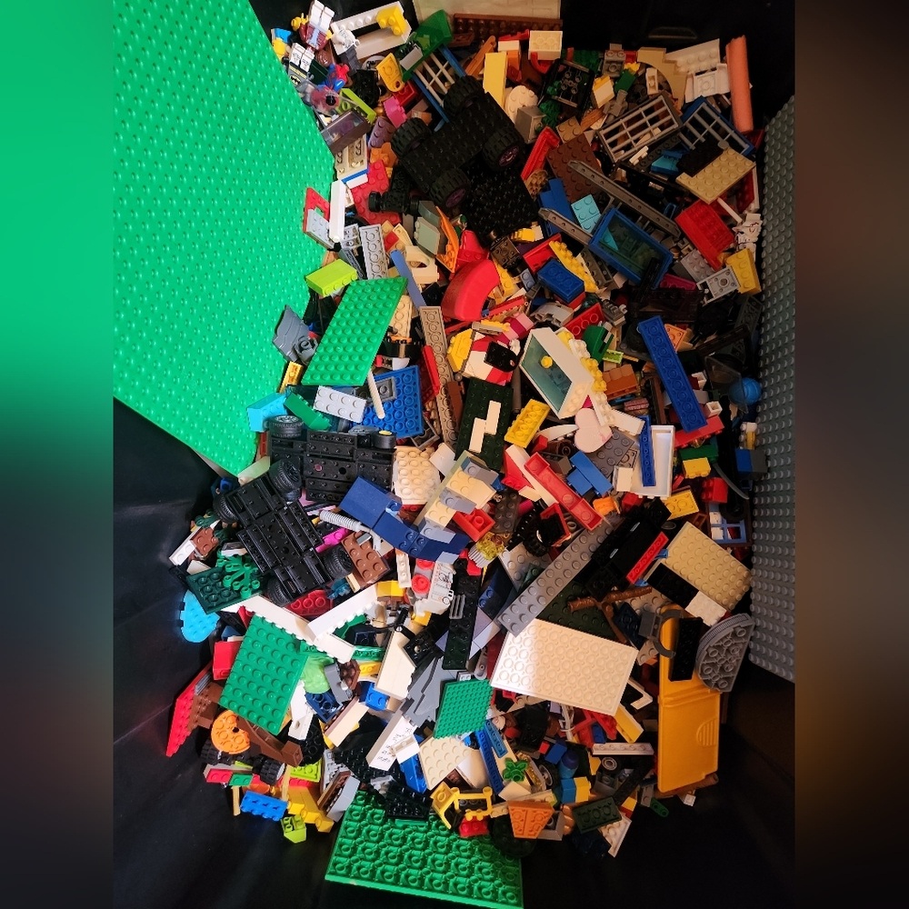 About 20lbs Of Legos Mixed With Sets And Random